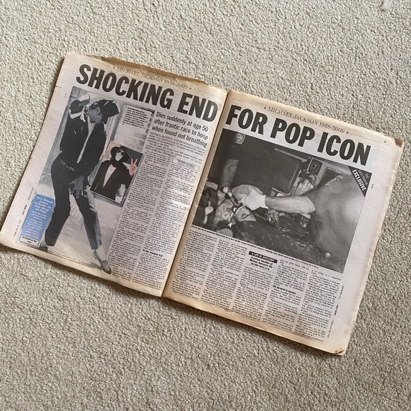 Two NY Daily Newspapers I Coverage of deaths of Michael Jackson & Farrah Fawcett - Picture 6 of 11
